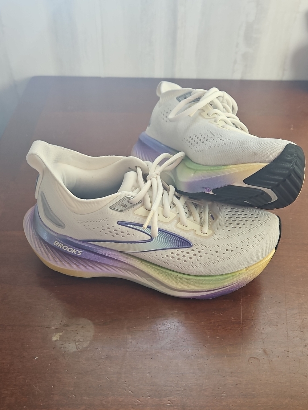 Brooks Women’s Glycerin 23 Running Shoe
Road running shoes